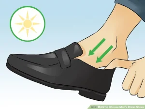 Thử giày vào buổi tối